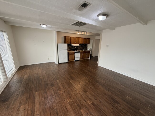 Photo - 4704 Chenevert St