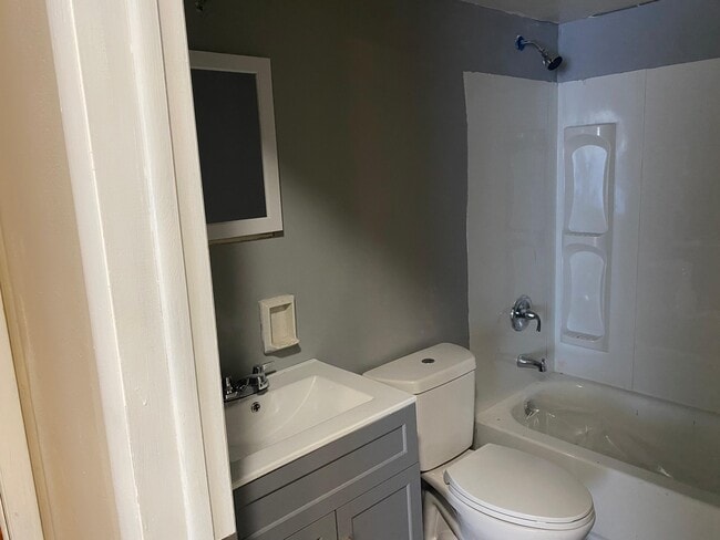 Photo - 220-226 S Smithville Rd