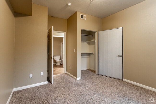 2BR, 2BA - 960SF