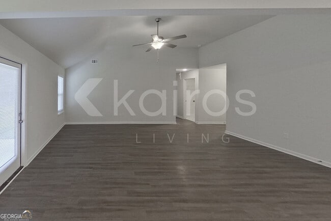 Photo - 142 Western Red Cedar Dr