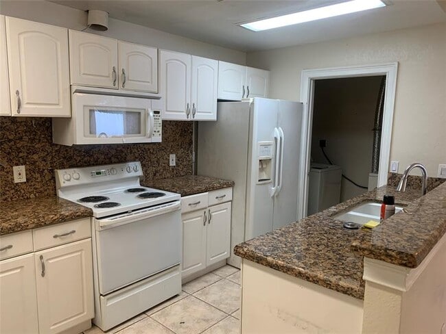 Building Photo - 907 SW 78th Ave Rental