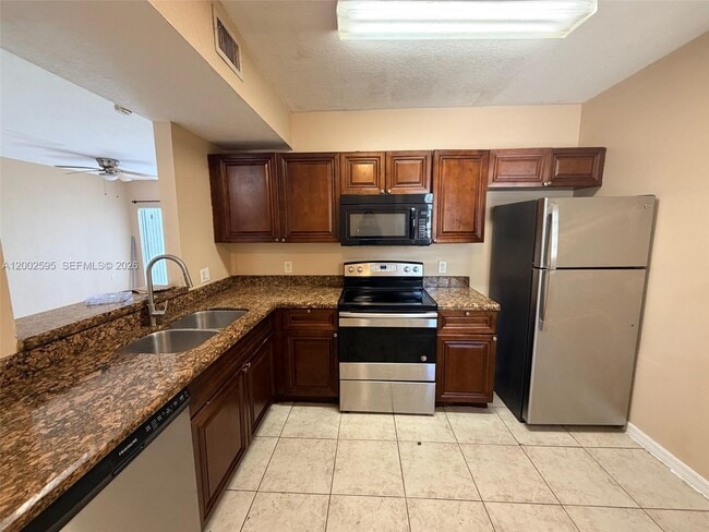 Photo - 1133 Golden Lakes Blvd Unidad 813