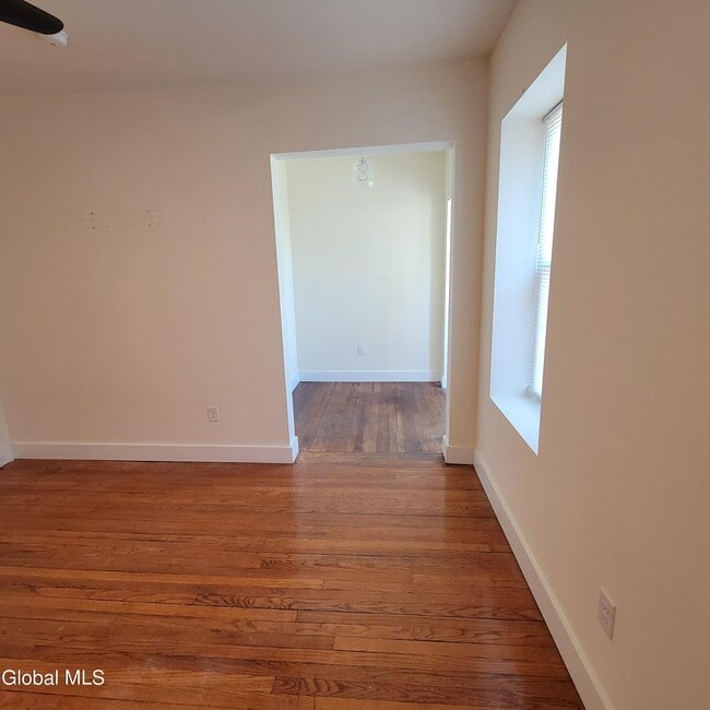 Photo - 762 Eastern Ave