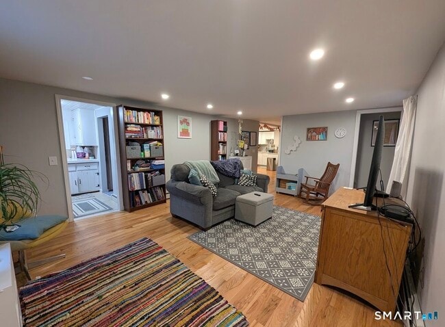 Photo - 690 Northfield Rd