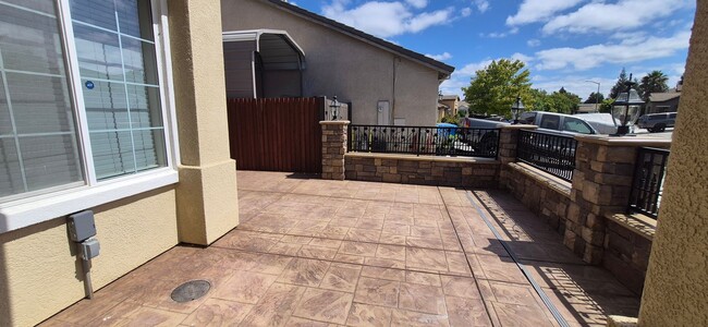 Photo - 2080 Mariposa Dr