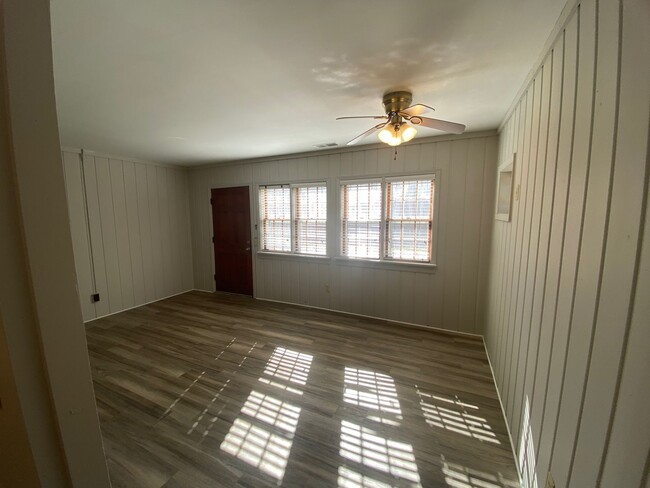 Building Photo - 722 Holly St Unit 1