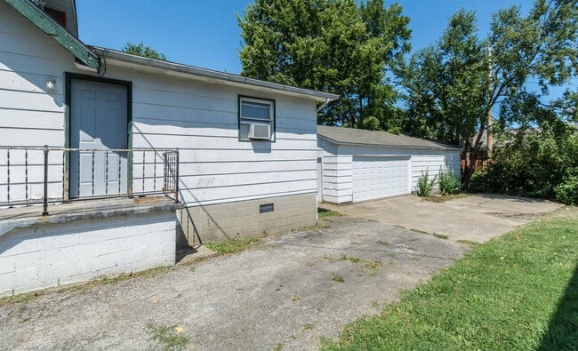 Photo - 409 E 16th St