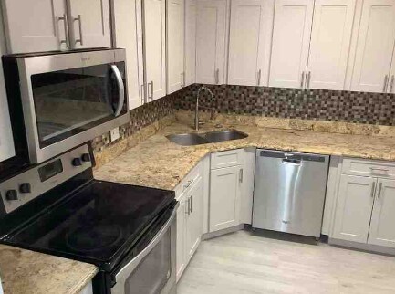 Photo - "Spacious 5-Bed Oasis with Granite Eleganc...