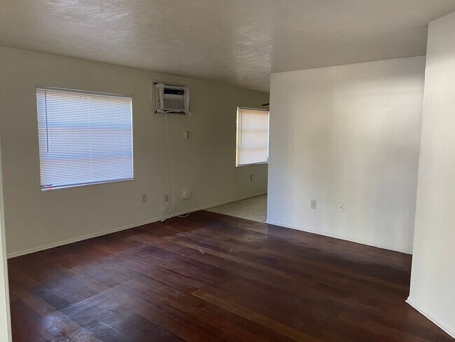 Photo - 5007 19th St W Unidad A