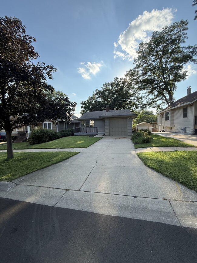 Building Photo - 2020 N 61st St Rental