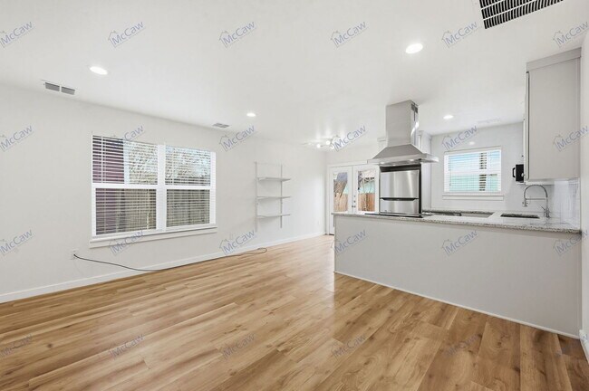 Photo - 2025 Grainger St