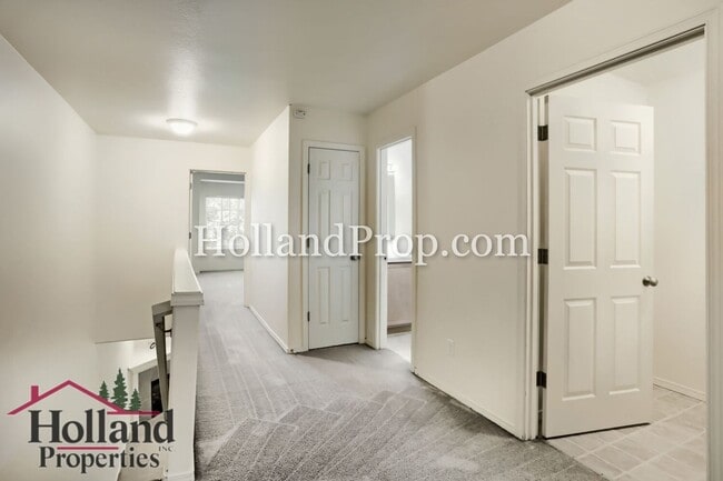 Photo - Modern Townhome Near MAX, Nike & High-Tech Corridor