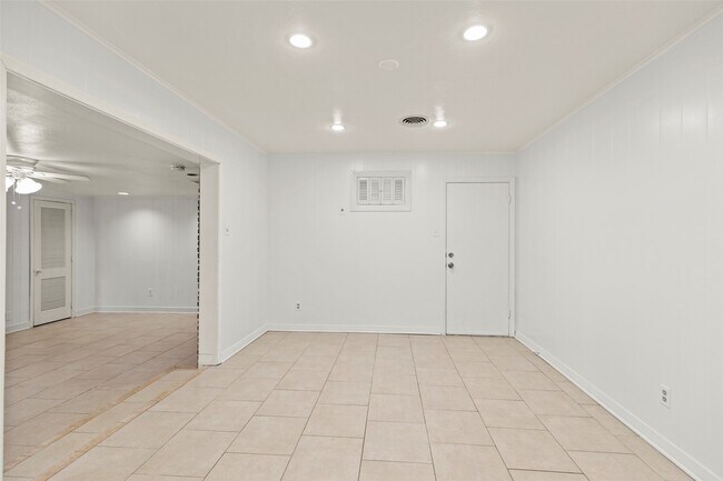 Photo - 2015 Wycliffe Dr