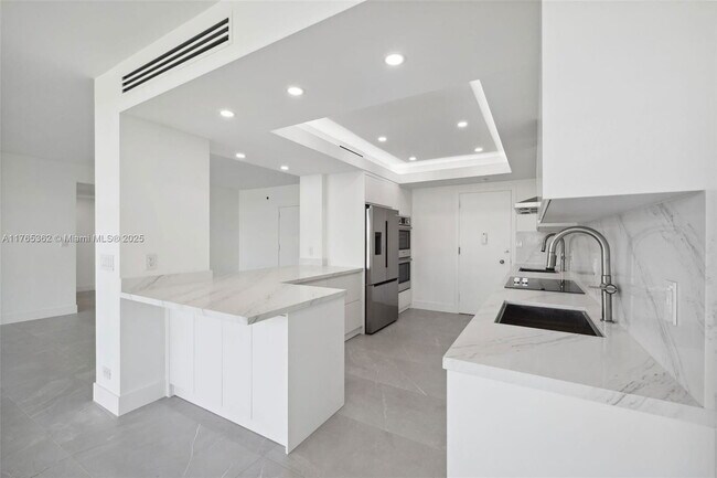 Photo - 5065 Collins Ave