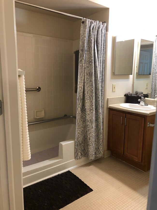 Photo - Baldwin House Oakland Senior Living 62+