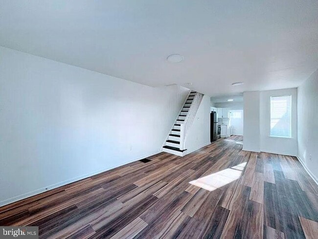 Building Photo - 152 W Wishart St Rental