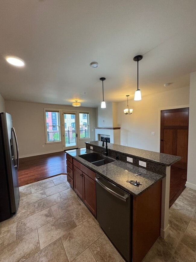 Polleys Square Luxury Condo For Rent - Polleys Square Luxury Condo For Rent