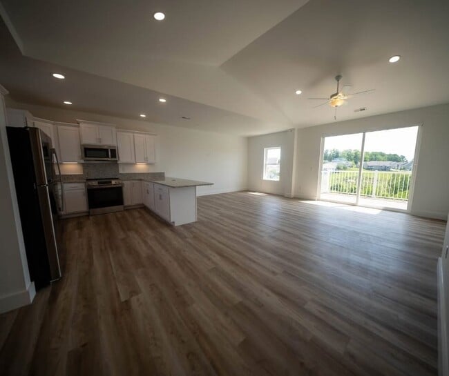 3X2 - Bella Vista Condominiums