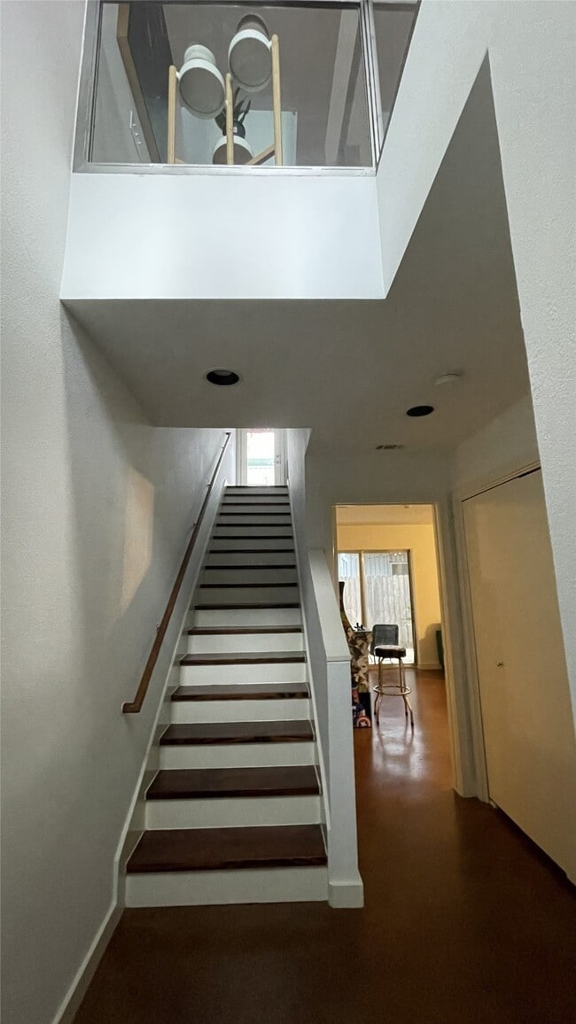 Photo - 2918 Commerce St