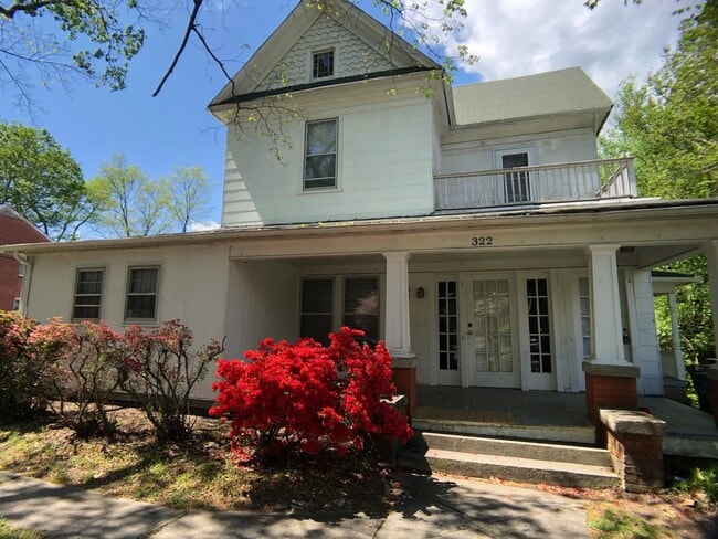 Photo - Great 2nd floor apt next to Greensboro College and convenient to downtown!