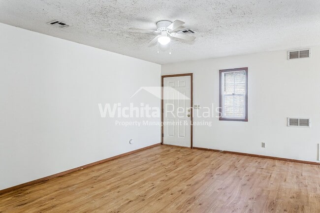 Photo - 3 bedroom 2 bath duplex in Derby