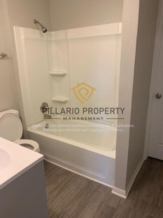 Photo - 1017 W 33rd St Unidad 1017 W 33rd St. B