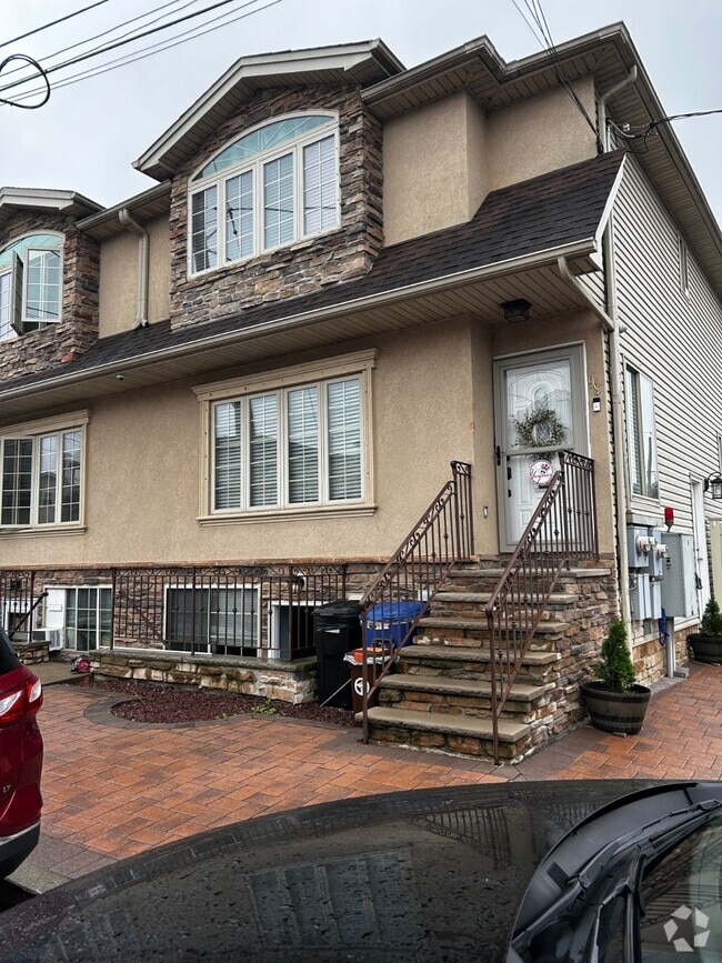 Building Photo - 98 Crabtree Ave Rental