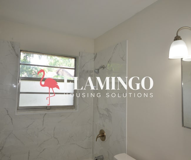 Photo - 4315 Sheller Ave Unit 4317 Sheller Right