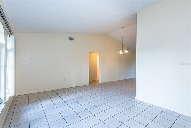 Photo - 504 Vannell St