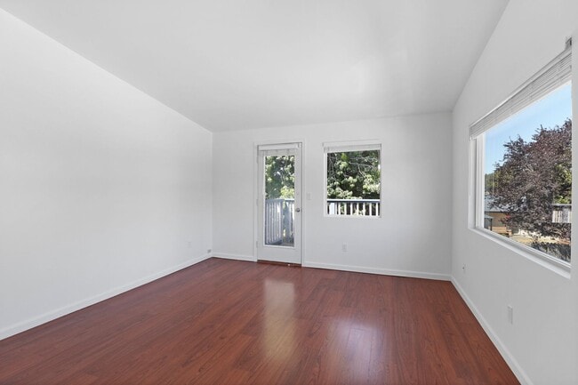 Photo - 2 Bed 2 Bath Condo - Assigned Parking - NAS Whidbey