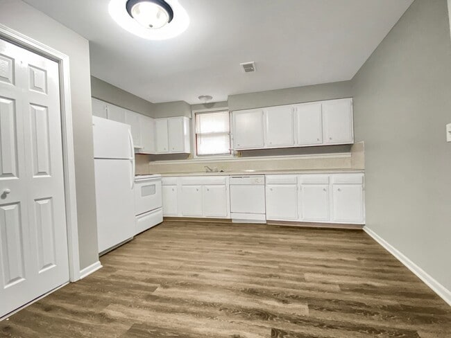 Photo - 4179 Oak Park Dr SE