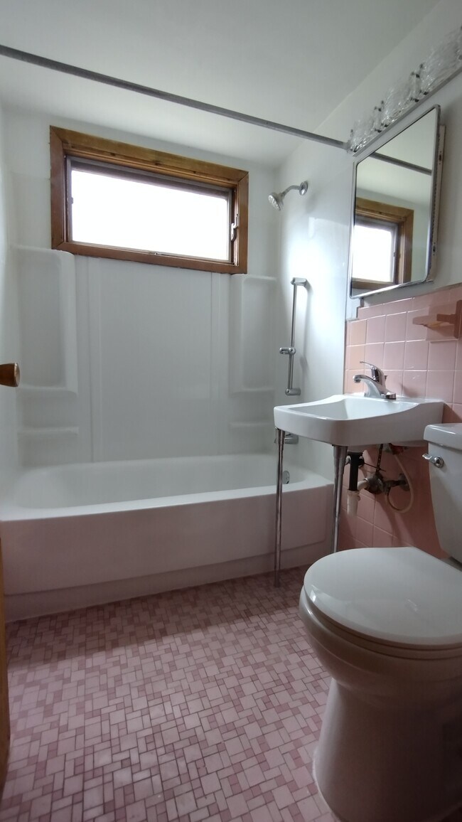 Photo - 1644 7th St E Unidad 2