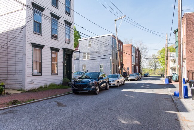 127 Herr St Unit 3