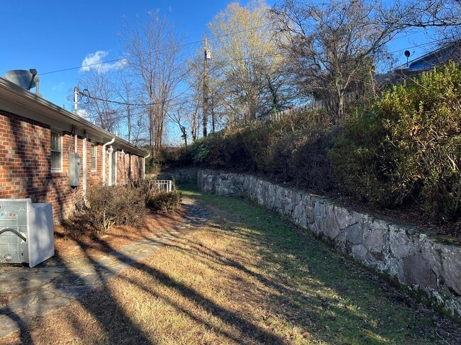 Photo - 1908 Country Club Rd