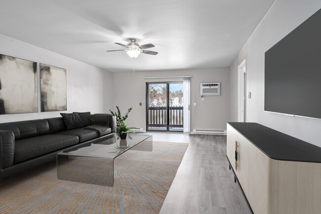410 Fox Shores Dr.