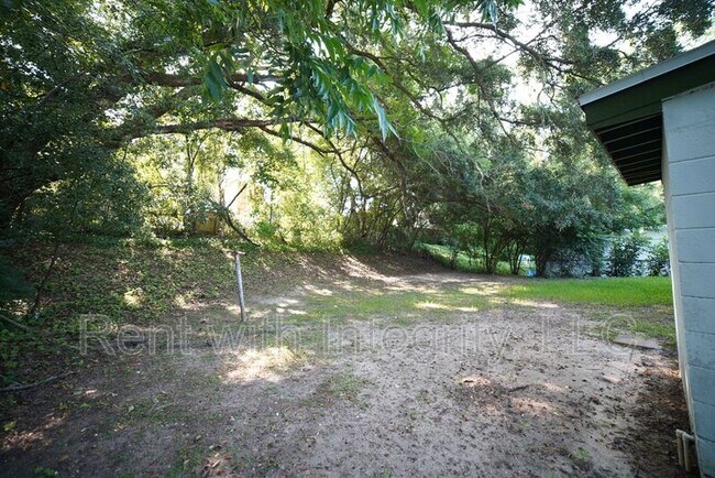 Photo - 1015 Joe Louis St