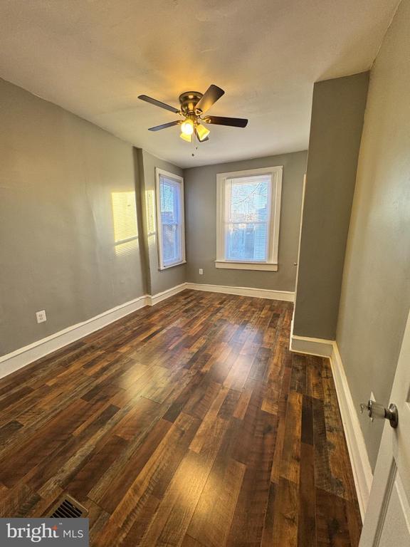 Photo - 1908 W Somerset St