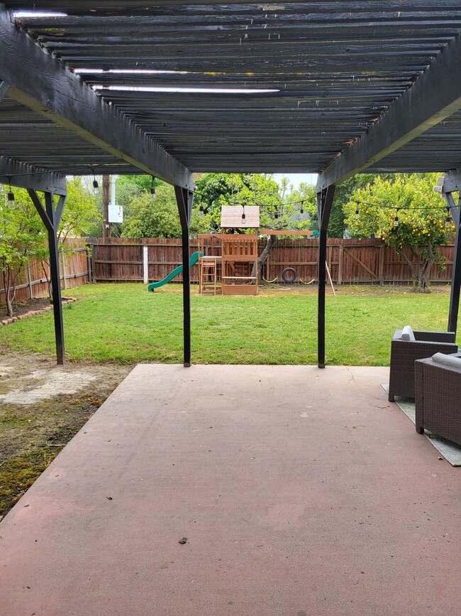 Photo - 1307 W Noble Ave