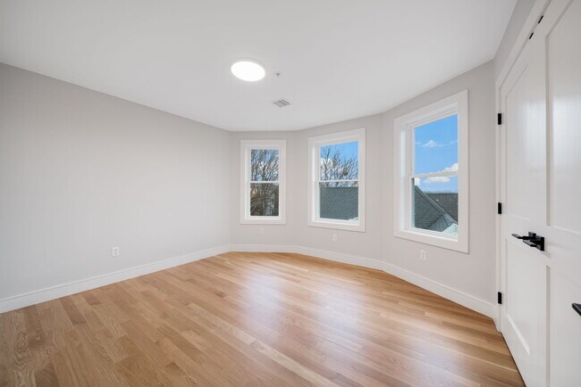 Photo - 9 Wenham St