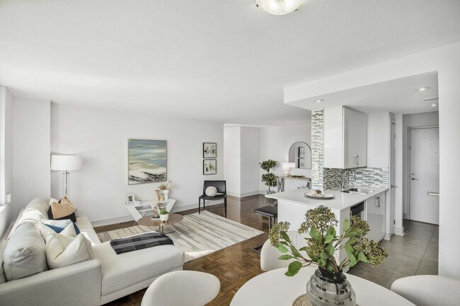 Photo - 225 Davisville Avenue