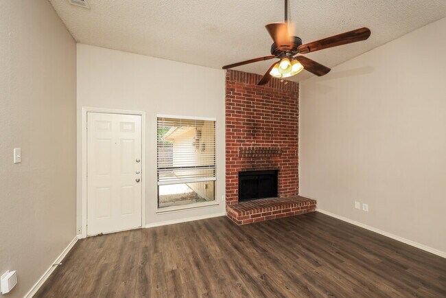 2605 Hartford Ln