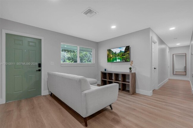 Photo - 700 NW 18th St
