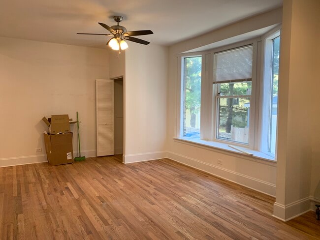 Photo - 1045 W Barry Ave Apartments Unit 1