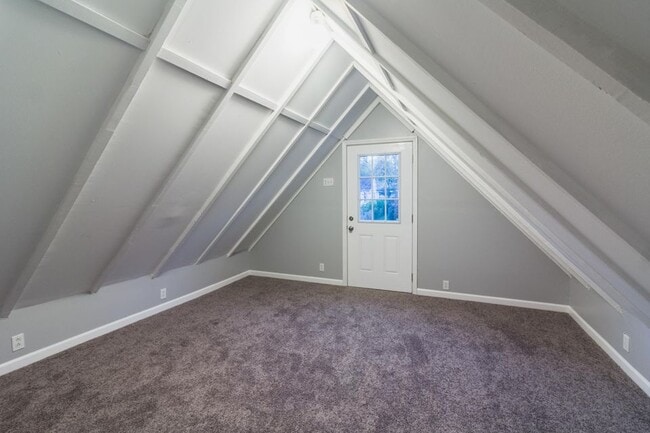 Photo - 219 E Oldham Ave