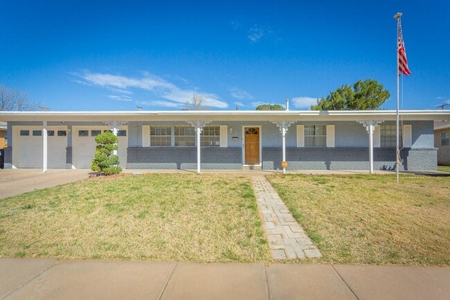 Building Photo - 1403 W Bonita Dr