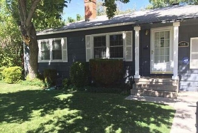 Building Photo - CLOSE TO UNR - HARDWOOD FLOORS - FENCED BA... Rental