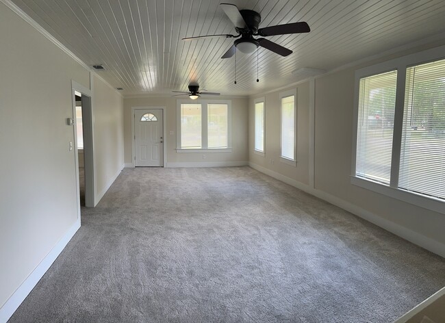 Photo - House in the town limits of Hilliard. Fres...