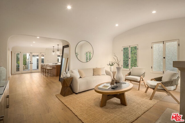 Building Photo - 8817 Ashcroft Ave