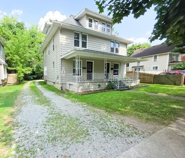 Photo - 905 Berwin St