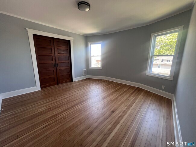 335 Ridgefield Ave